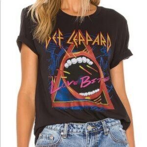 NWT Womens Lauren Moshi Black Red Def Leppard Graphic Crew Neck T-Shirt Top L